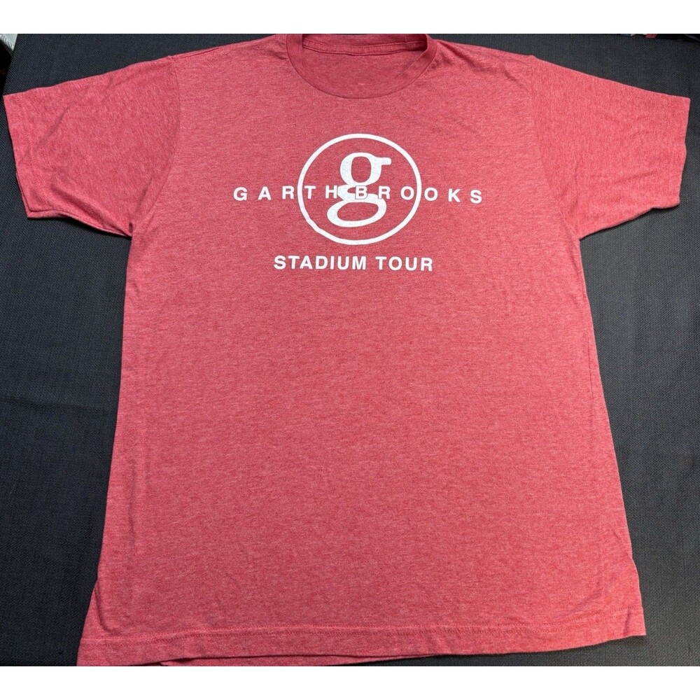 Garth Brooks Stadium Tour Red Short Sleeve Concert T-Shirt Men’s Med